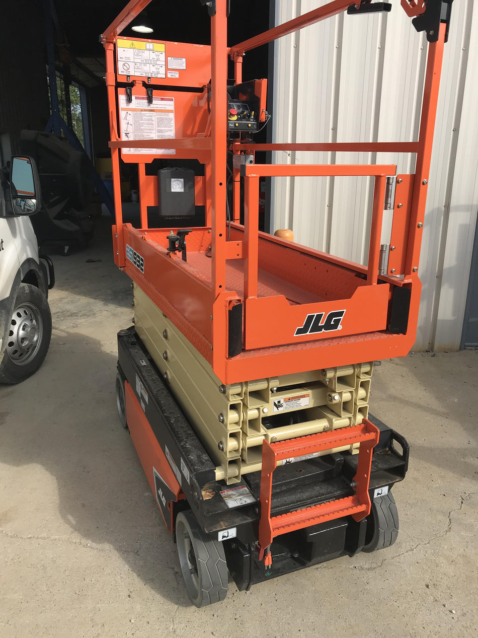 2021 JLG ES1932