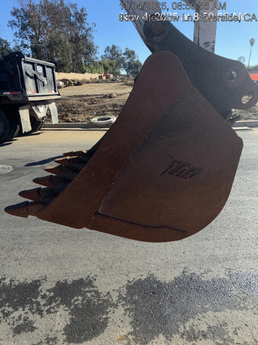 2025 TAKEUCHI 36" Bucket - Takeuchi