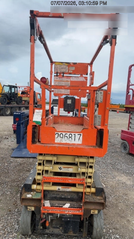 2023 JLG ES1932