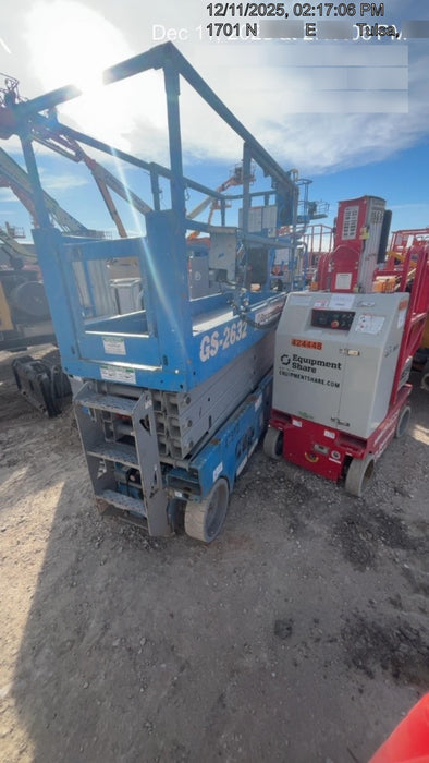 2019 Genie GS-2632 Folding rails with half height swing gate