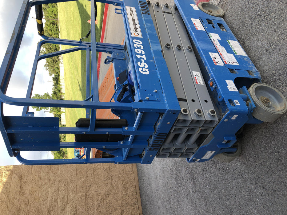 2019 Genie GS-1930 Fixed Rails with Chain Entry