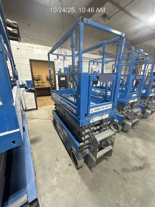 2020 Genie GS-1930 Solid Non Marking Tires, Beacon, Folding rails with half height swing gate, 800W Inverter