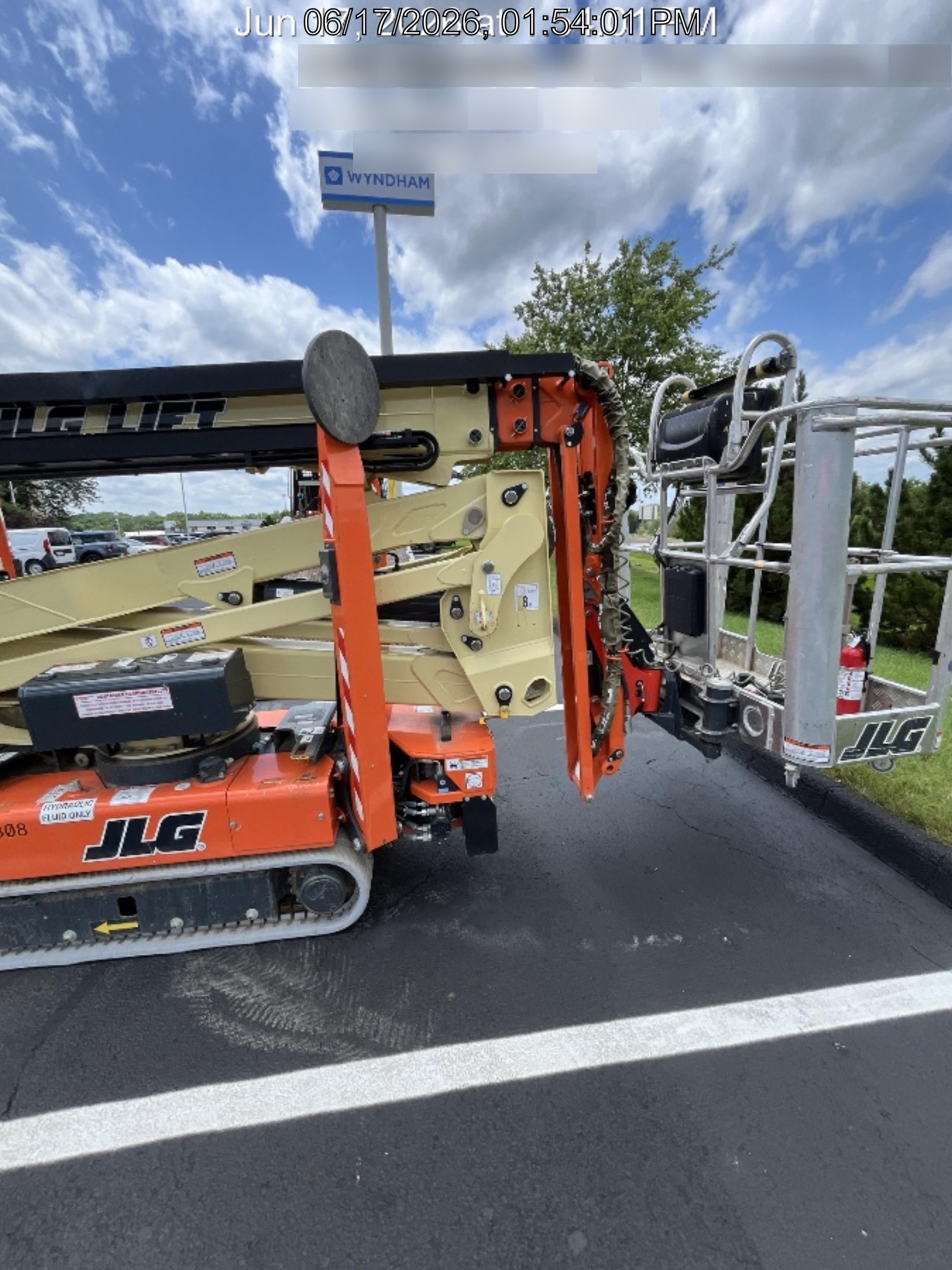 2021 JLG X600AJ