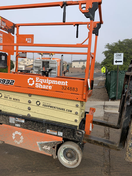 2023 JLG ES1932