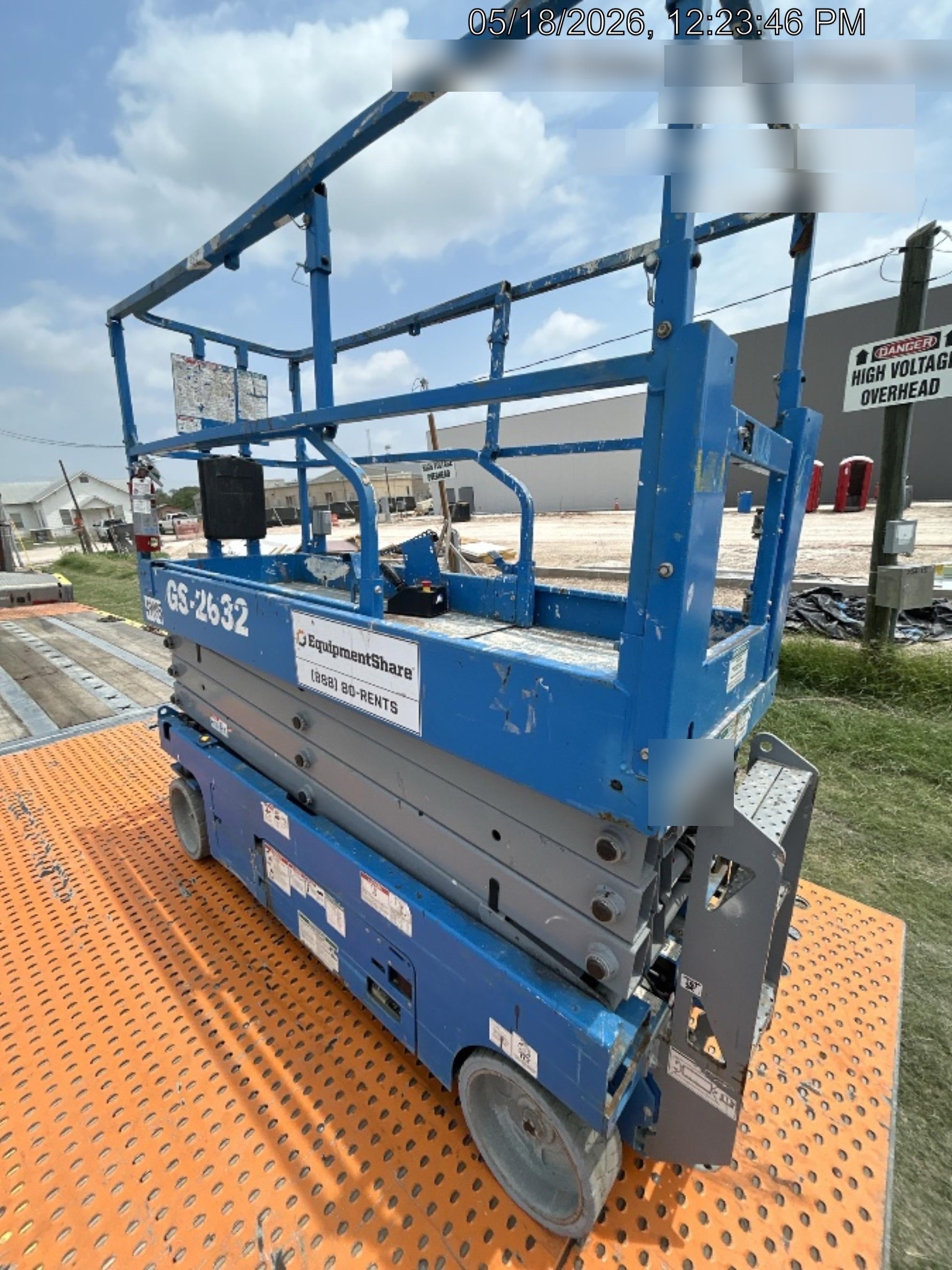 2019 Genie GS-2632 Folding rails with half height swing gate