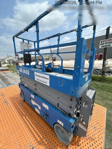 2019 Genie GS-2632 Folding rails with half height swing gate
