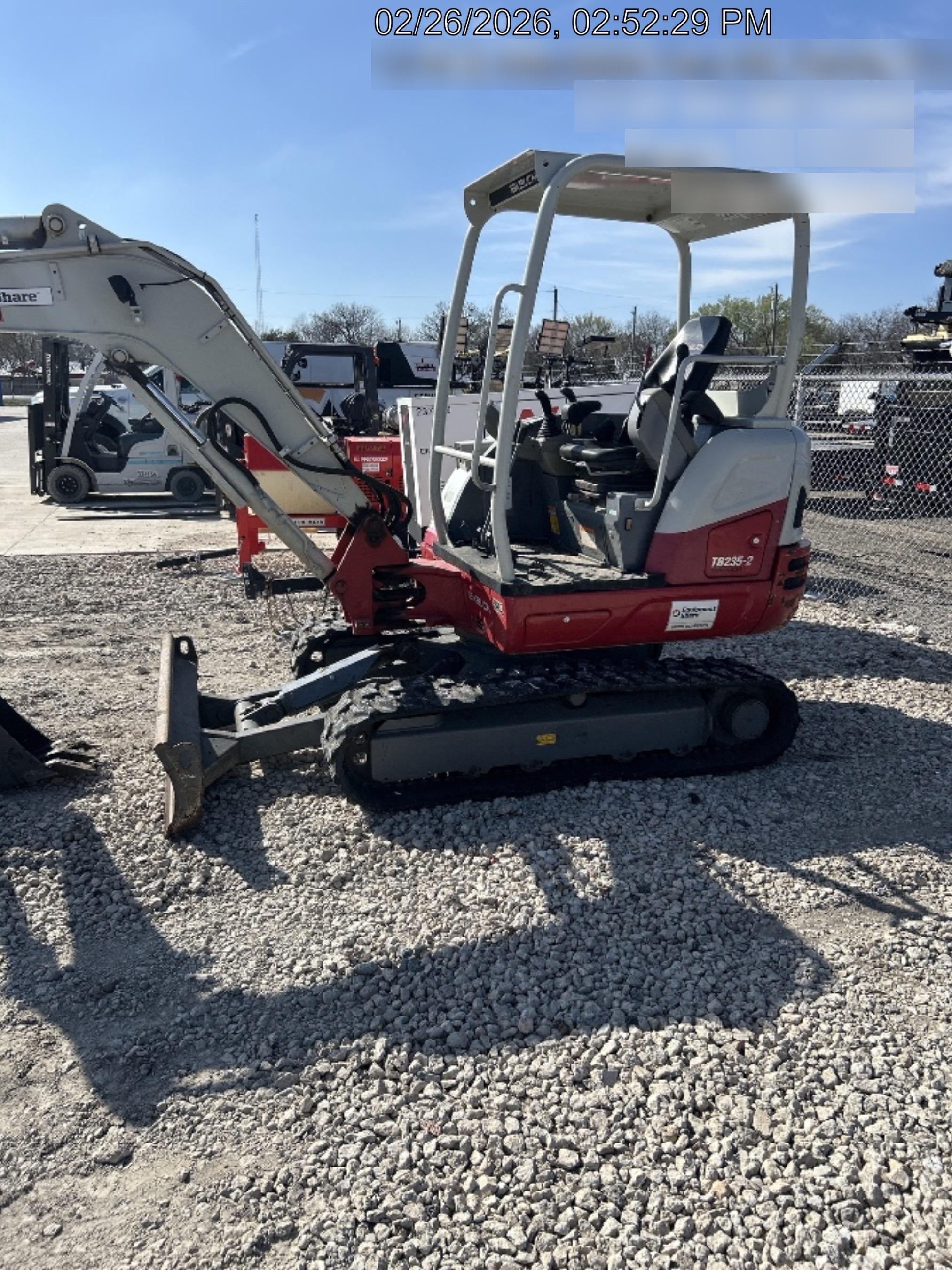 2022 TAKEUCHI TB235-2R