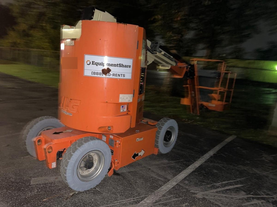2019 JLG E300AJP