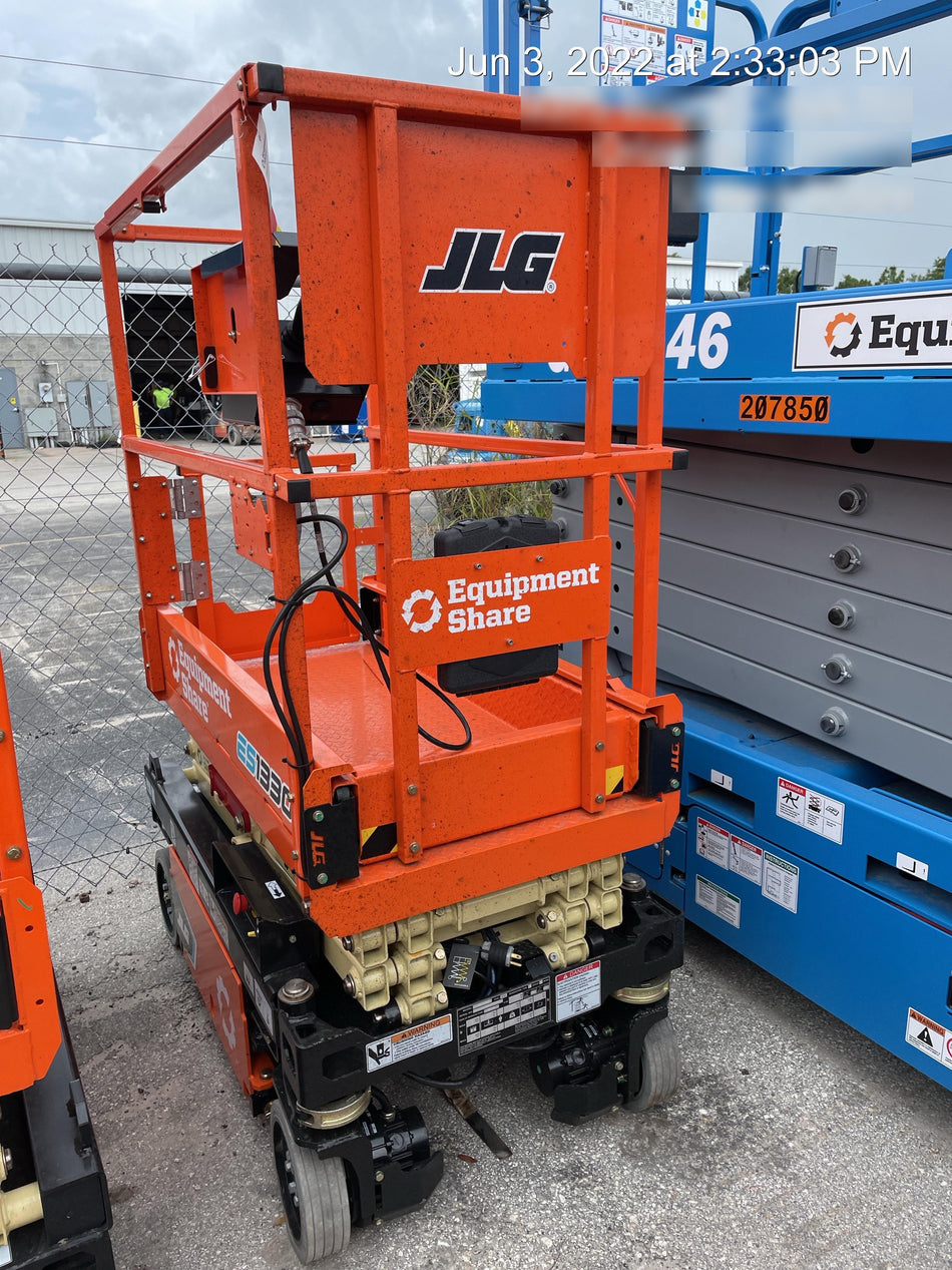 2022 JLG ES1330L