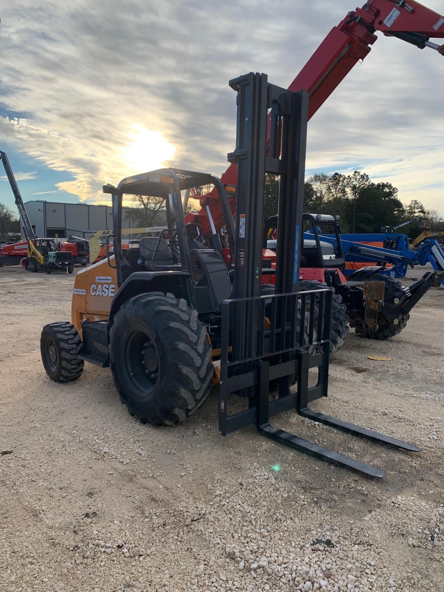 2021 CASE 586H