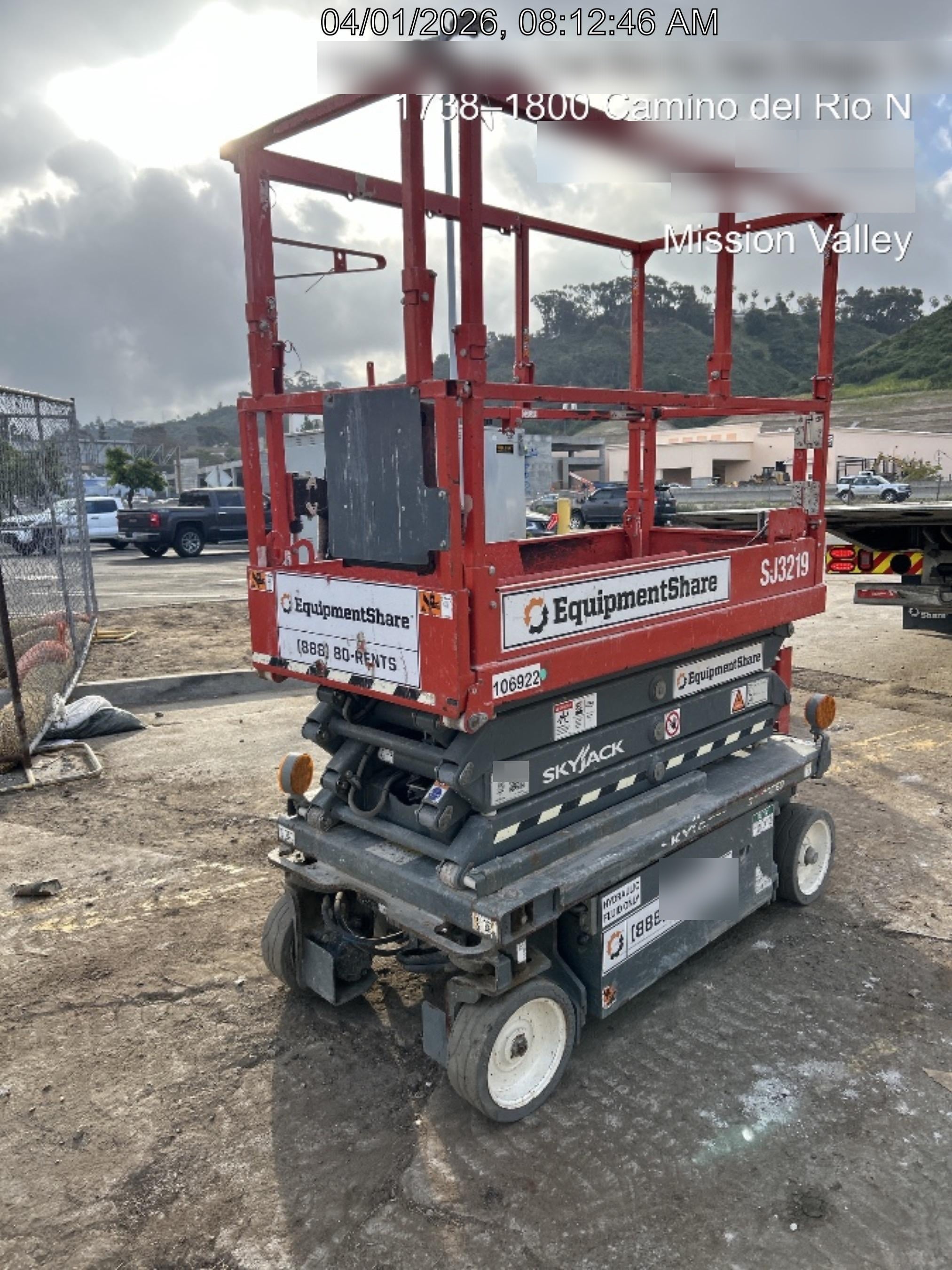 2020 Skyjack SJIII-3219 Solid NM Tires, Half height spring hinged entry gate, Dual Beacons, 800W Inverter