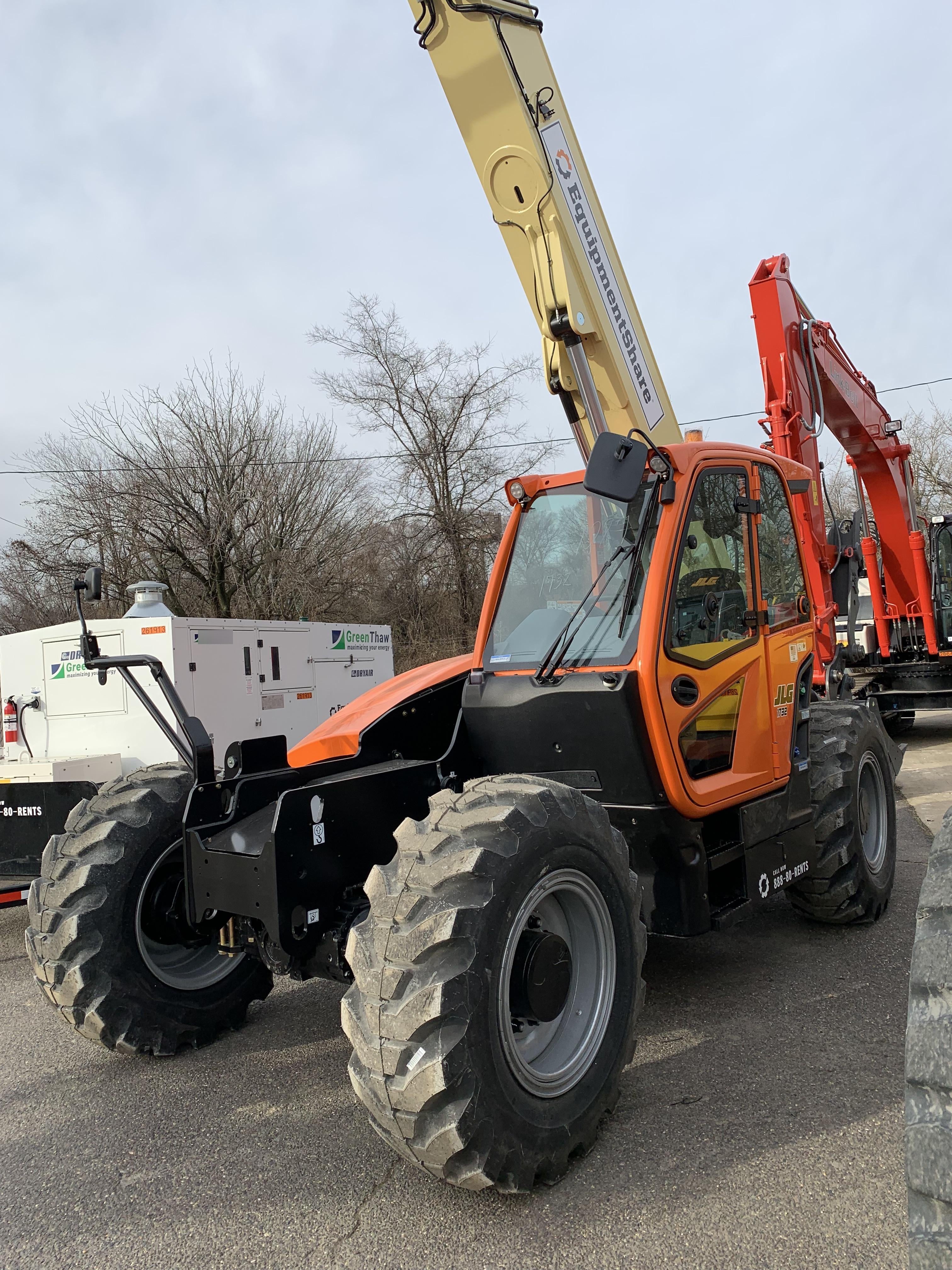2023 JLG 1732