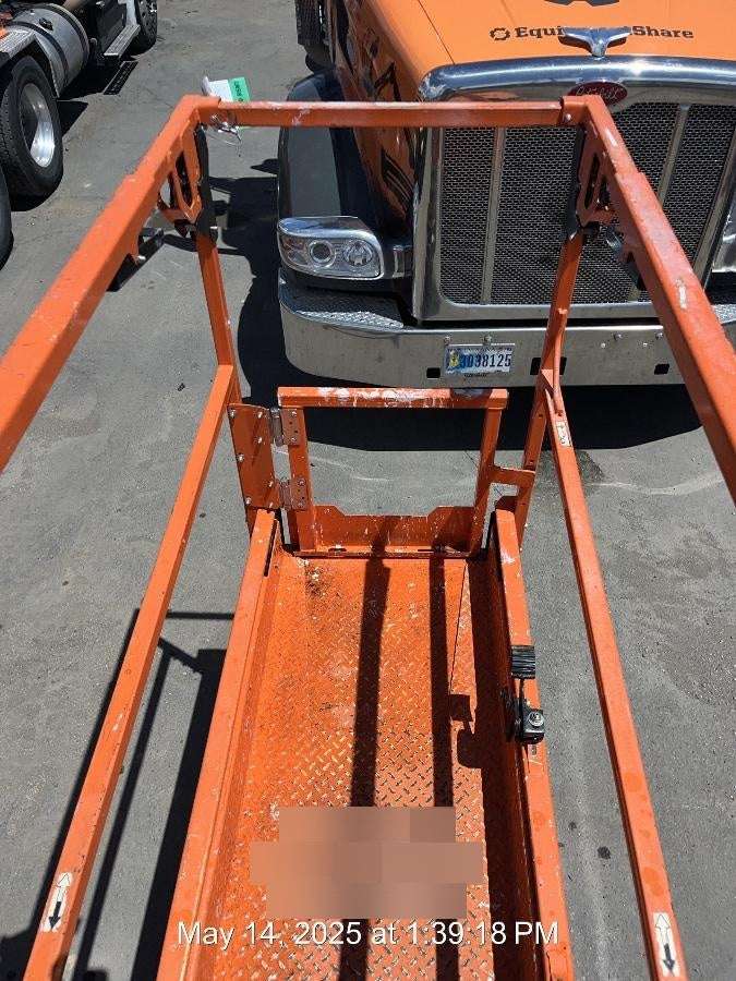 2022 JLG ES1932