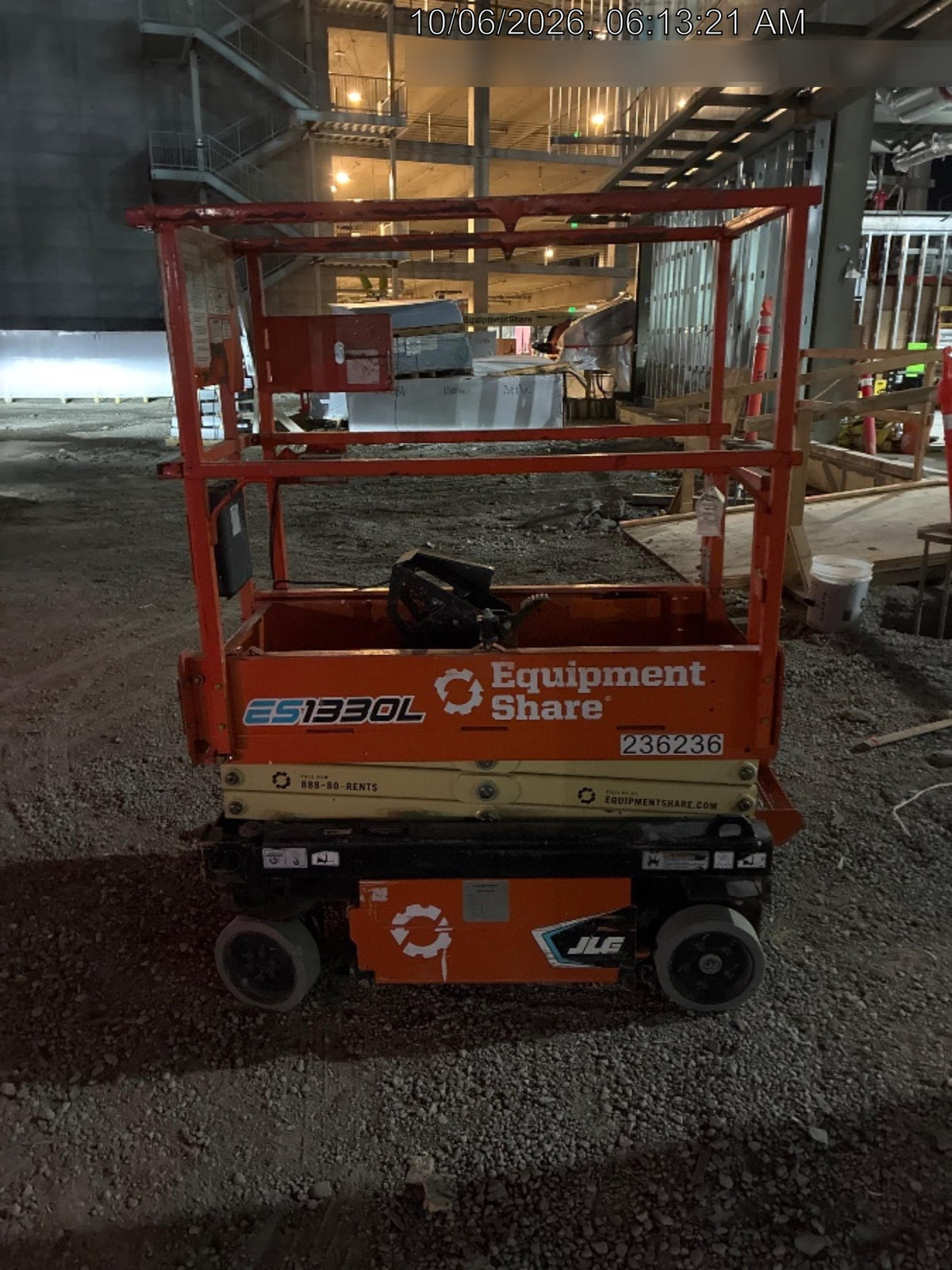 2022 JLG ES1330L