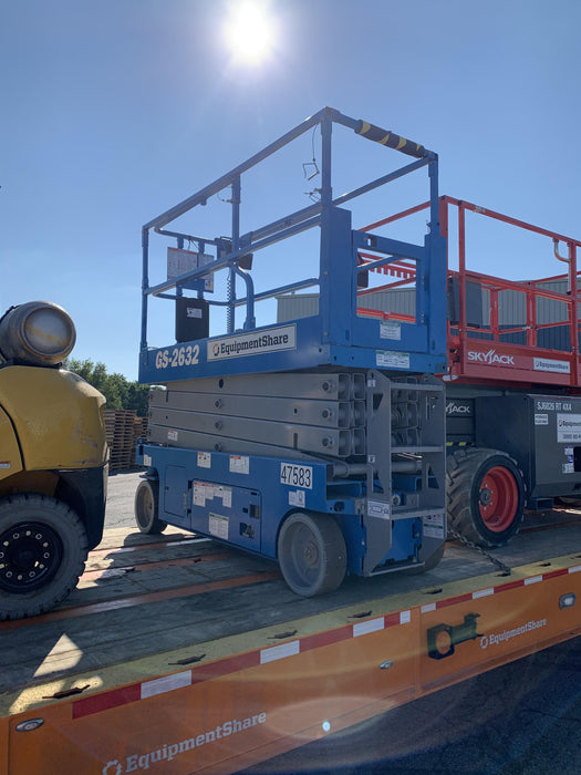 2019 Genie GS-2632 Folding rails with half height swing gate