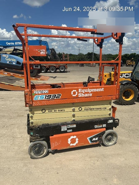2022 JLG ES1932