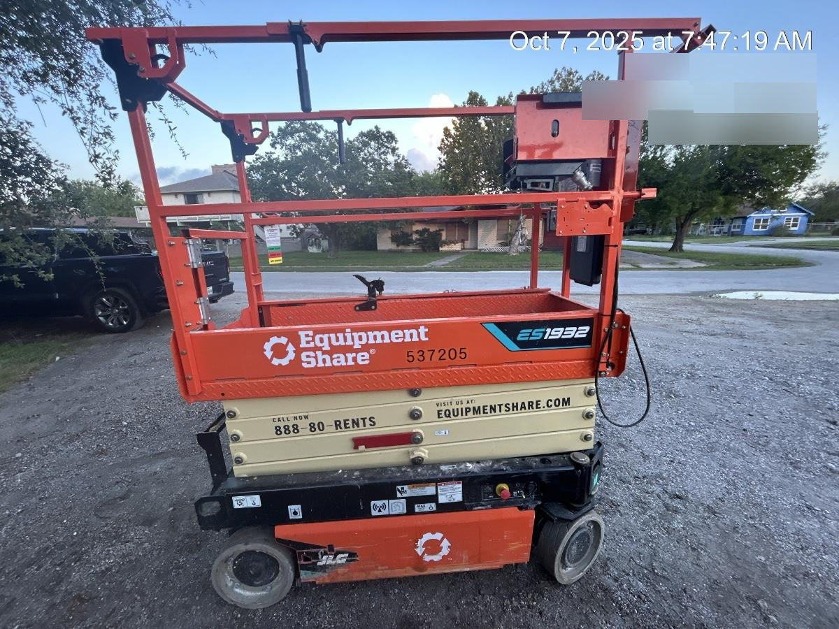 2025 JLG ES1932