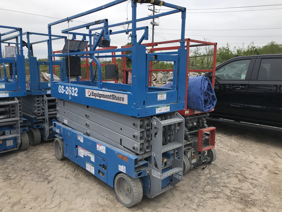 2020 Genie GS-2632 Standard, Folding half height swing gate