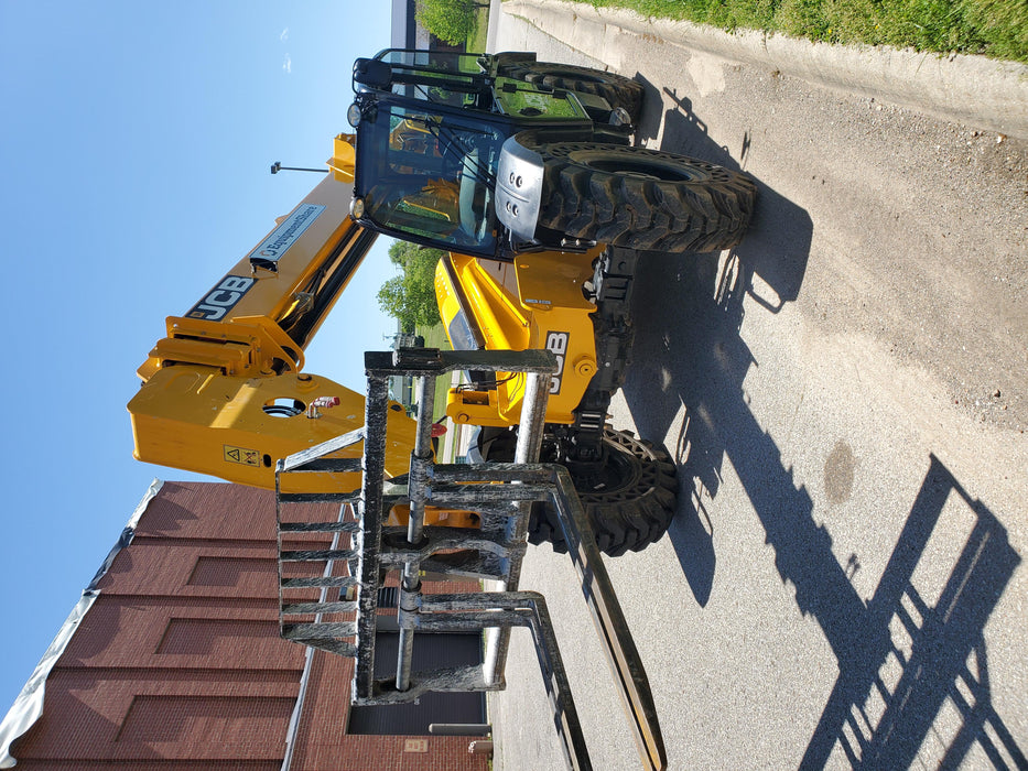 2019 JCB 509-42 Cab/Heat/Air, 74 HP, Solid Tires, STD Worklight, Beacon, Aux Hydraulics, Lifting Eye, Back up Alarm w/66" Carriage/60" Forks