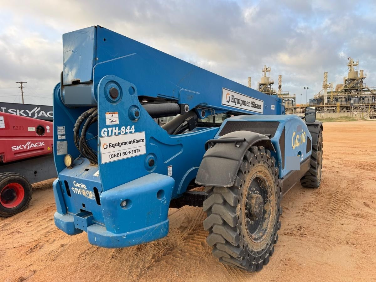 2018 Genie GTH-844 Genie GTH-844 w/Enclosed Cab w/HVAC, Work Lights, Solid Tires, Beacon, 60" Carriage and Forks