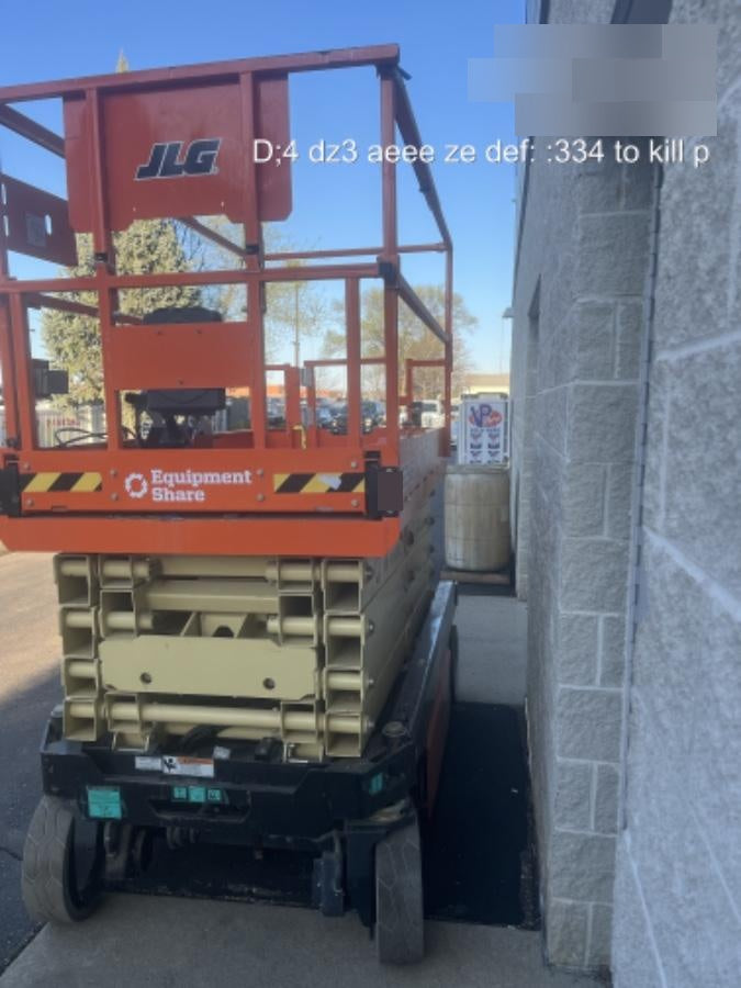 2022 JLG ES3246