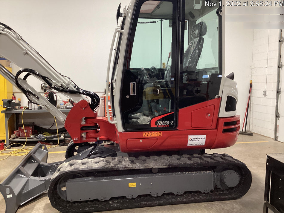 2022 TAKEUCHI TB250-2CR