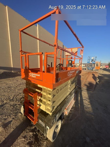 2022 JLG ES3246