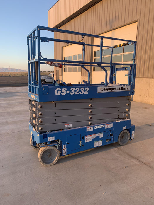 2020 Genie GS-3232 Standard, Folding half height swing gate, 800W Inverter