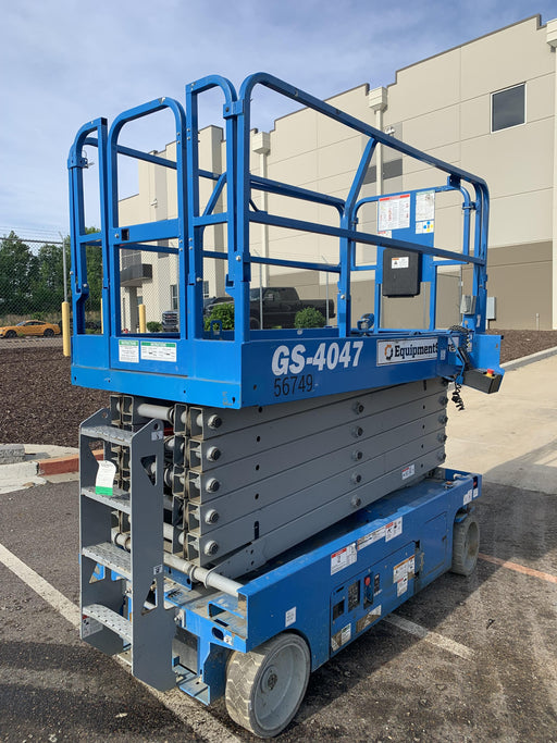 2019 Genie GS-4047 Folding rails with half height swing gate