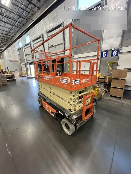 2023 JLG ES3246