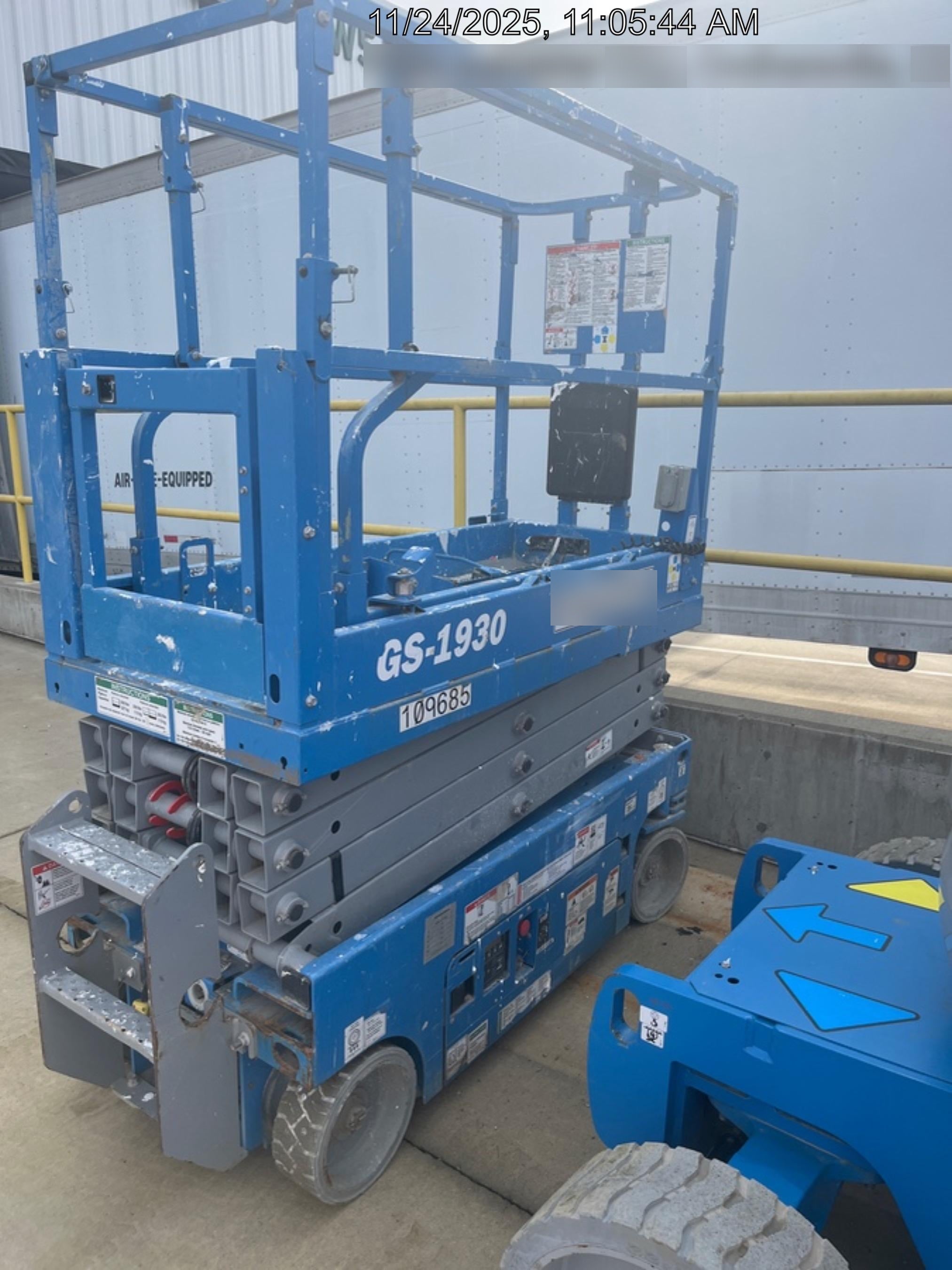 2020 Genie GS-1930 Solid Non Marking Tires, Beacon, Folding rails with half height swing gate, 800W Inverter
