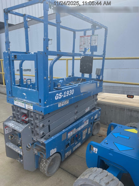 2020 Genie GS-1930 Solid Non Marking Tires, Beacon, Folding rails with half height swing gate, 800W Inverter