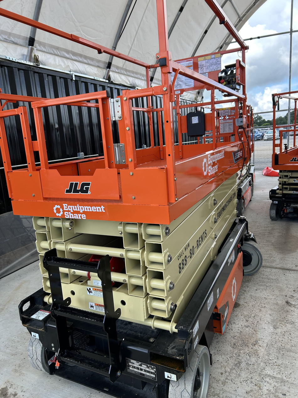 2025 JLG ES3246