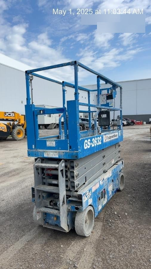2019 Genie GS-2632 Folding rails with half height swing gate