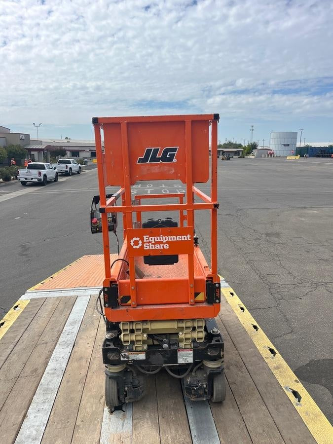 2022 JLG ES1330L