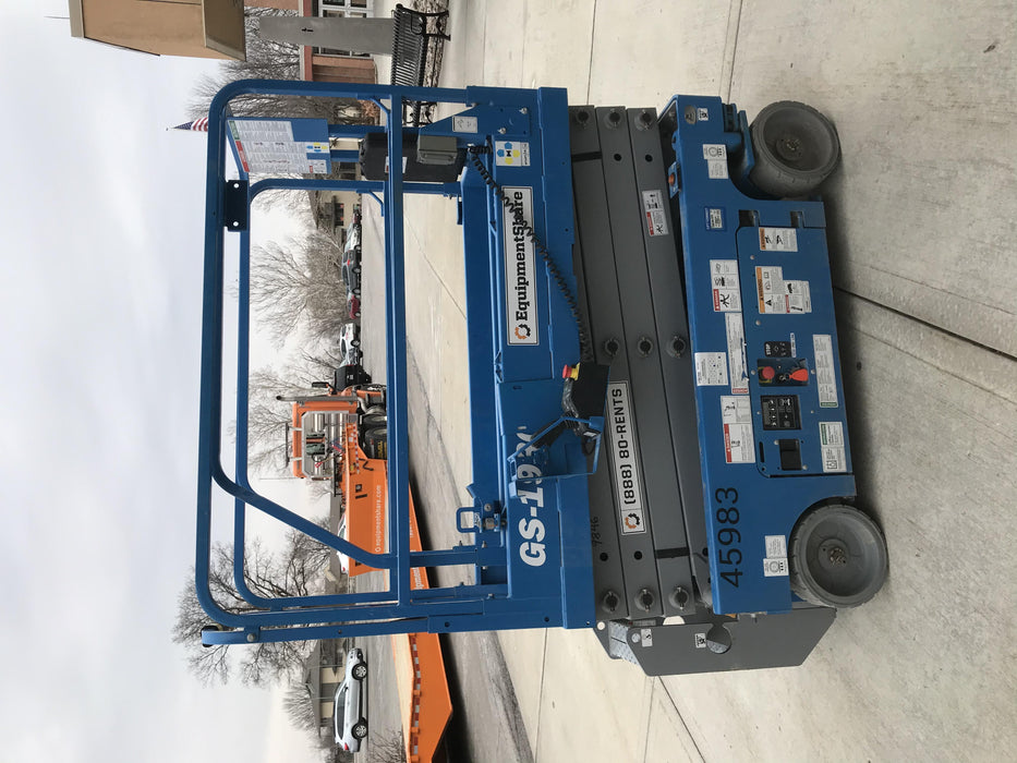 2019 Genie GS-1930 Fixed rails with chain Entry