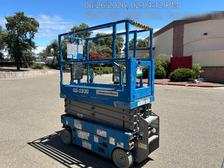 2020 Genie GS-1930 Solid Non Marking Tires, Beacon, Folding rails with half height swing gate, 800W Inverter