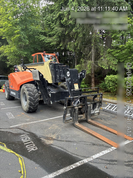 2022 JLG 1075