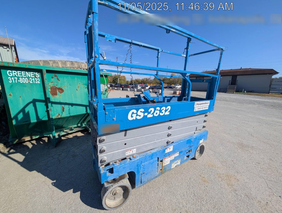 2019 Genie GS-2632 Folding rails with half height swing gate