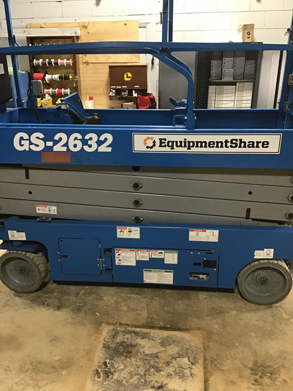 2019 Genie GS-2632 Folding rails with half height swing gate