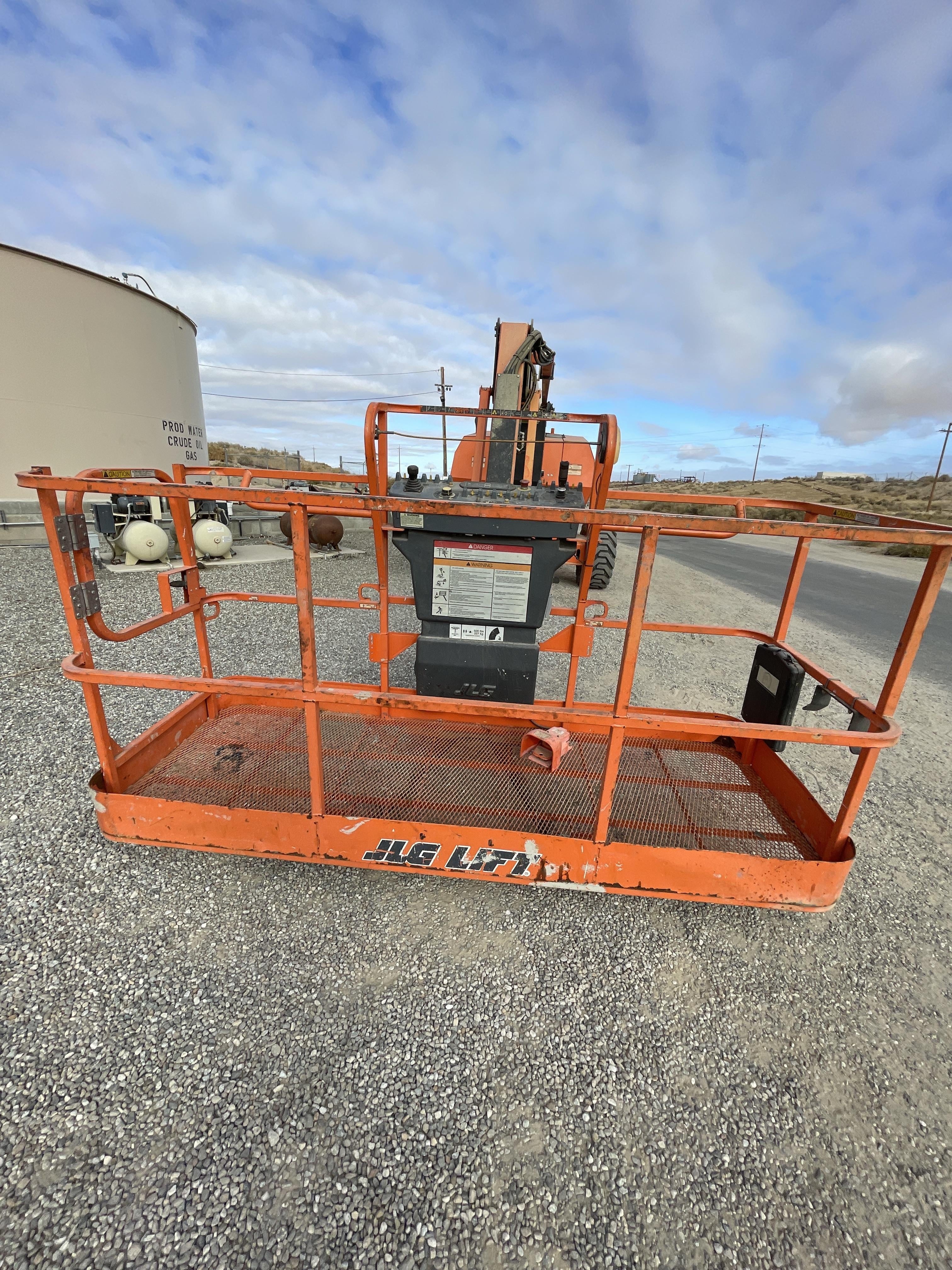 2020 JLG 800AJ