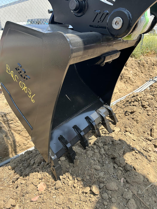 2025 TAKEUCHI 36" Bucket - Takeuchi