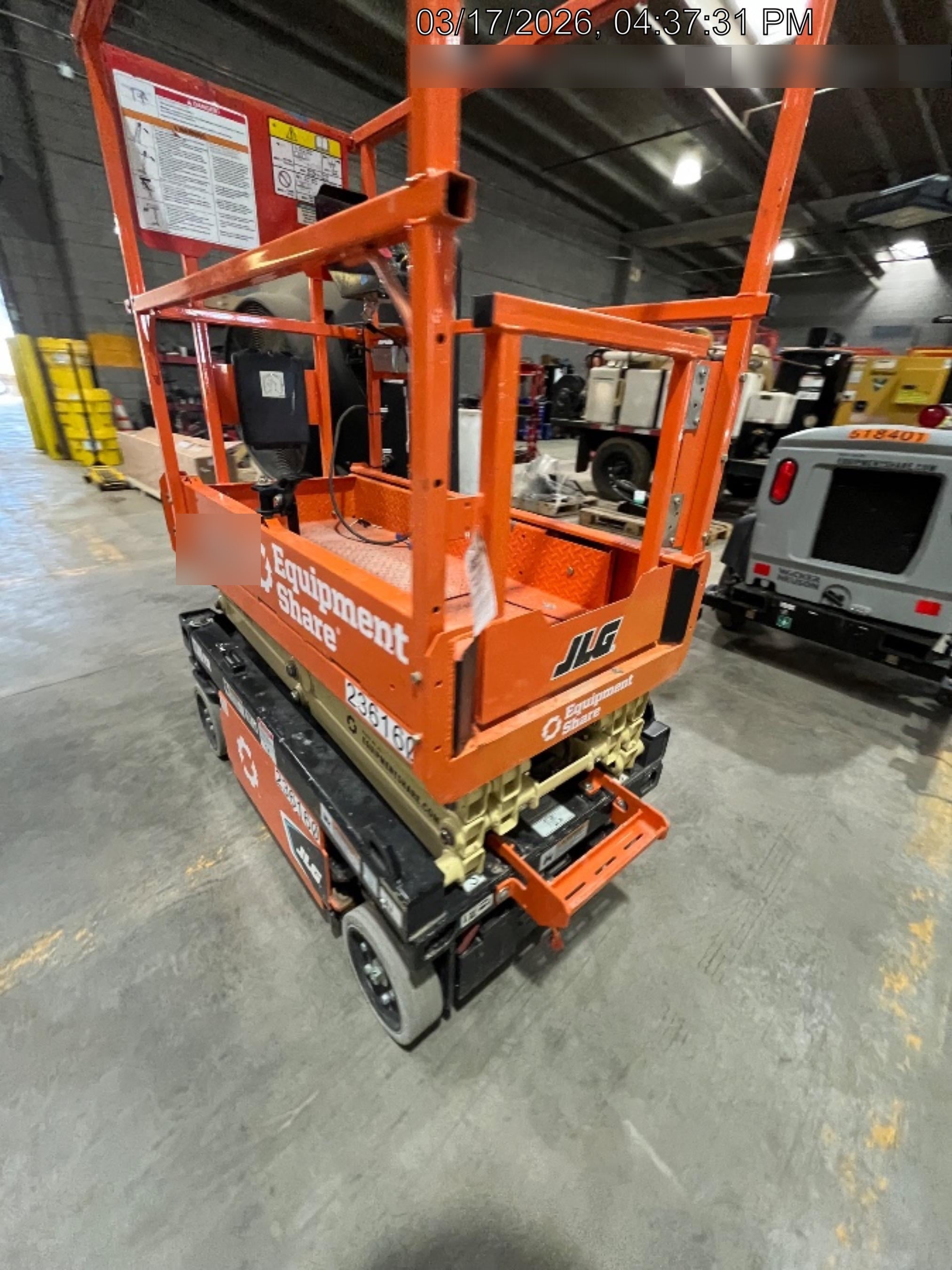 2022 JLG ES1330L