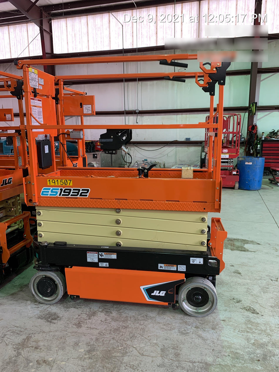 2021 JLG ES1932