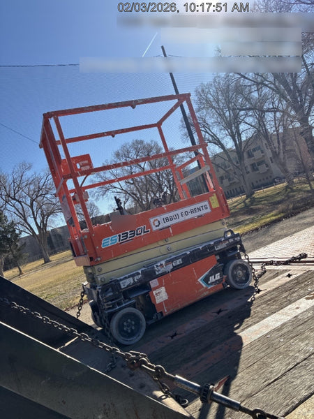 2021 JLG ES1330L