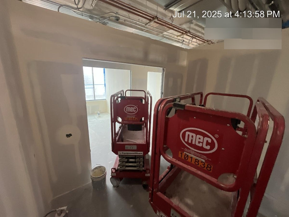 2020 MEC 1330SE Solid NM Tires, Steel Swing out Doors, LCS, Beacon, 900W Invertor