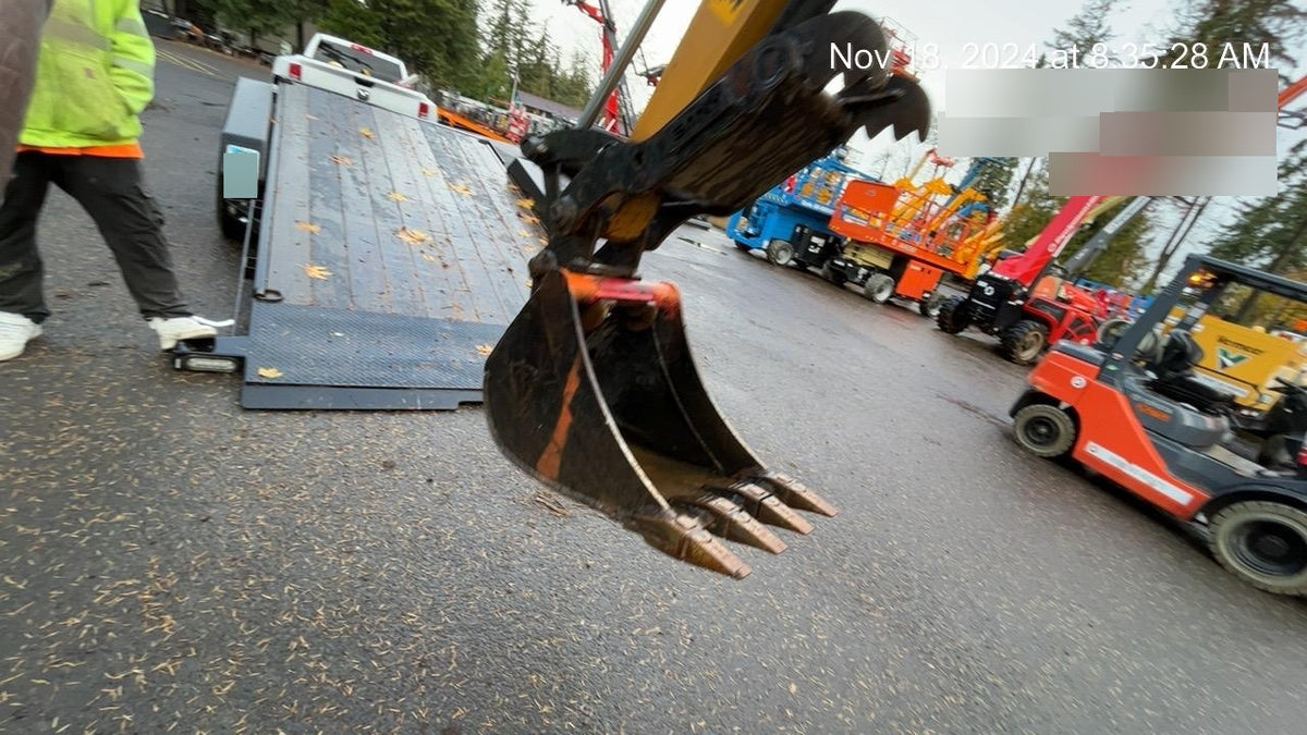2022 PALADIN 18" Tooth Bucket, Paladin