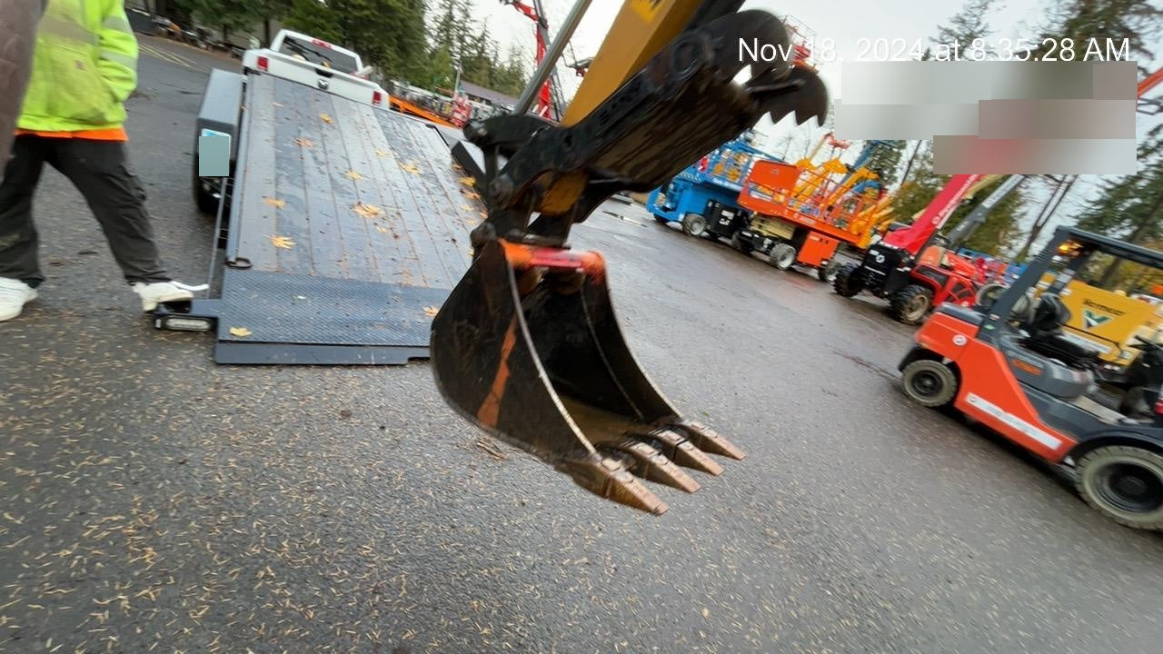 2022 PALADIN 18" Tooth Bucket, Paladin