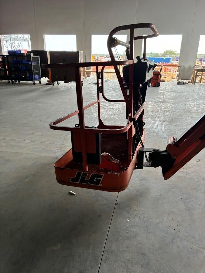 2019 JLG E450AJ