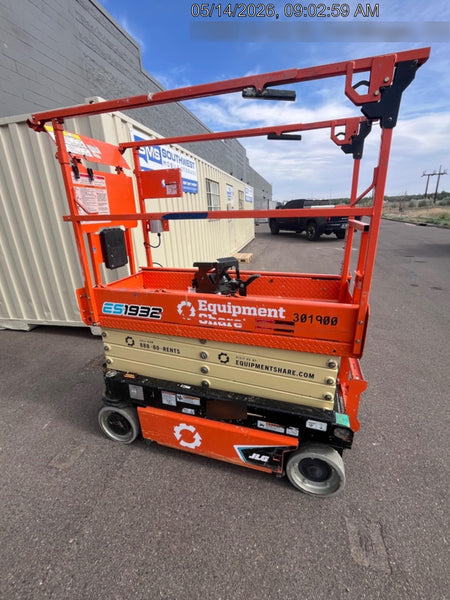 2023 JLG ES1932